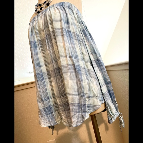 Cupio Tops - NWT L Off Shoulder Cupio Blush Top